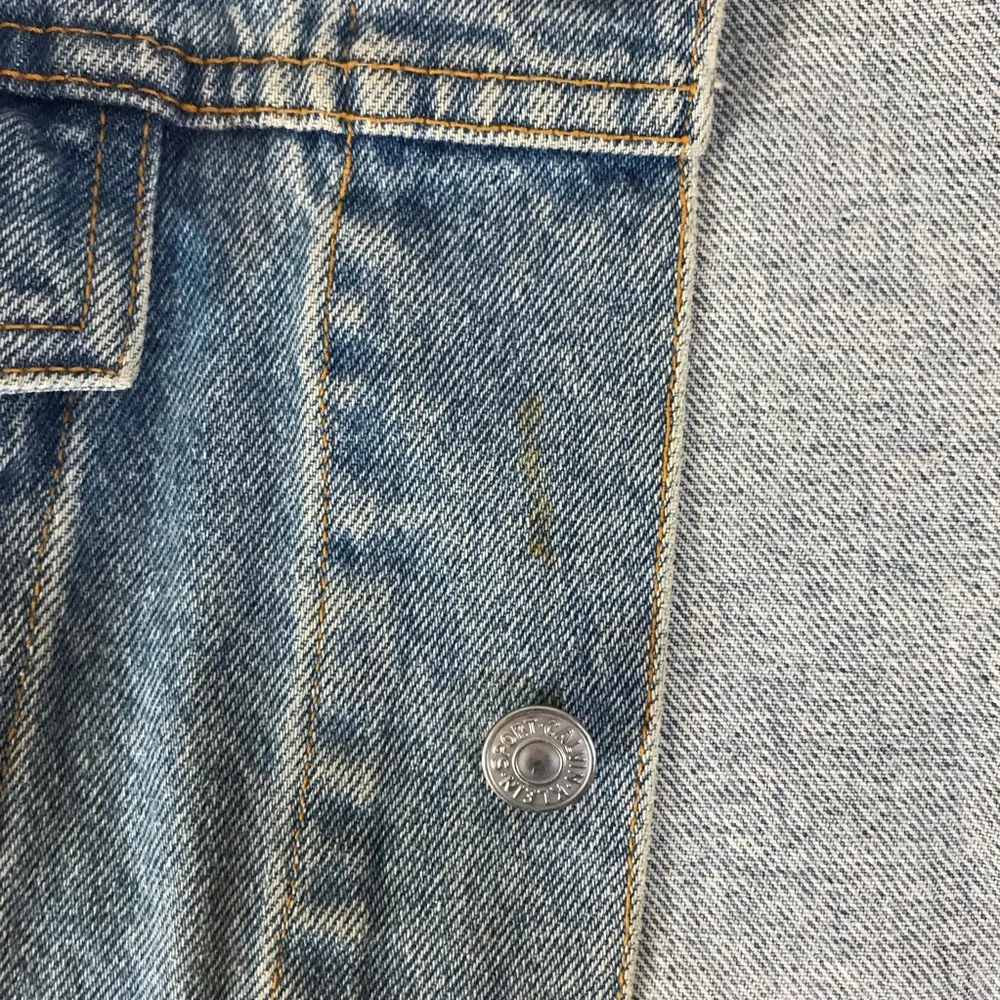 Calvin Klein Men's Light wash Trucker Denim Jacket Never worn like New! - Picture 8 of 10